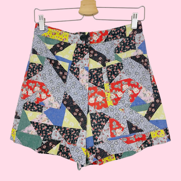 COREY LYNN CALTER FLORAL PATCHWORK SHORTS (M)