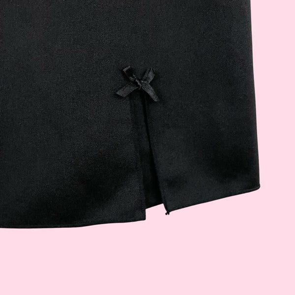 BLACK MIDI SKIRT W/ BOW SLIT (M)