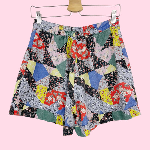 COREY LYNN CALTER FLORAL PATCHWORK SHORTS (M)