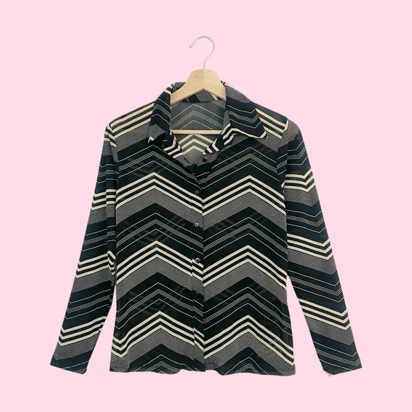 BLACK + TAN CHEVRON MESH BUTTON UP TOP (M)