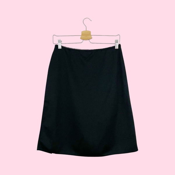 BLACK MIDI SKIRT W/ BOW SLIT (M)