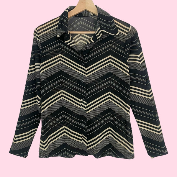 BLACK + TAN CHEVRON MESH BUTTON UP TOP (M)