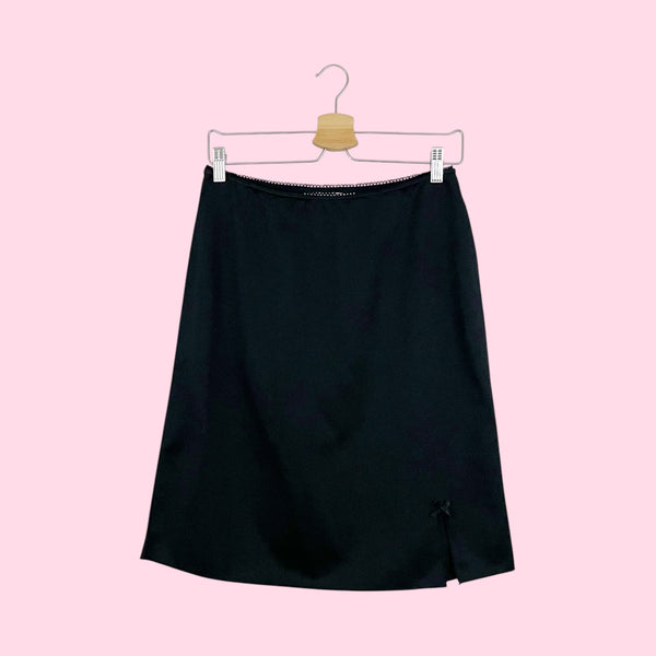 BLACK MIDI SKIRT W/ BOW SLIT (M)