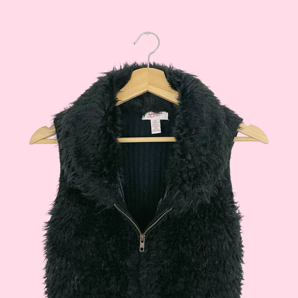 BLACK FAUX FUR ZIP UP VEST (M)