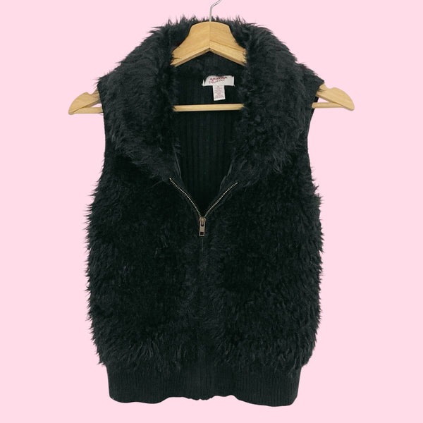 BLACK FAUX FUR ZIP UP VEST (M)