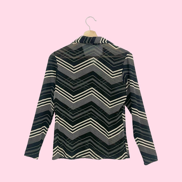 BLACK + TAN CHEVRON MESH BUTTON UP TOP (M)