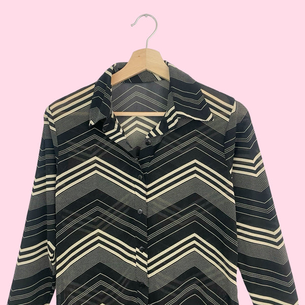 BLACK + TAN CHEVRON MESH BUTTON UP TOP (M)