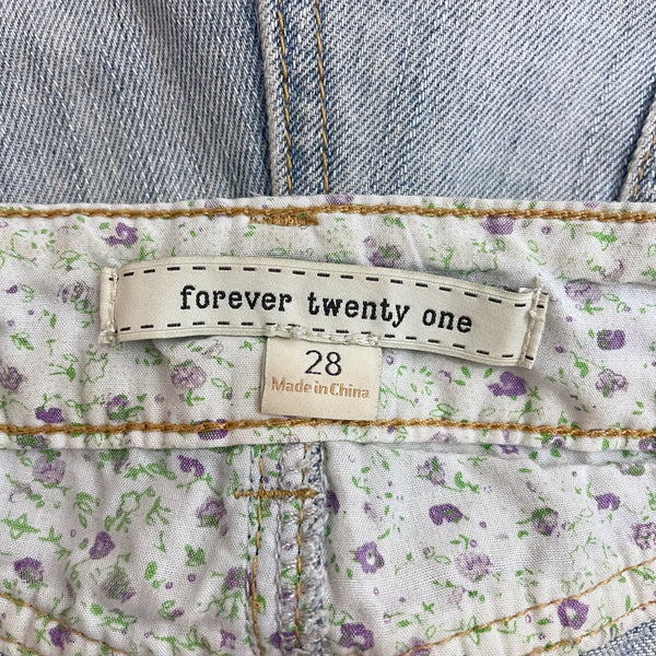 Y2K FOREVER 21 LOW RISE DENIM SHORTS (M)