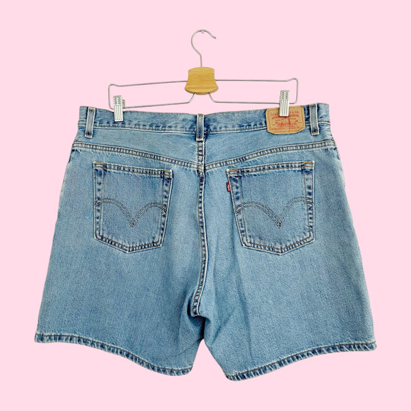 LEVI'S CLASSIC FIT DENIM SHORTS (18)