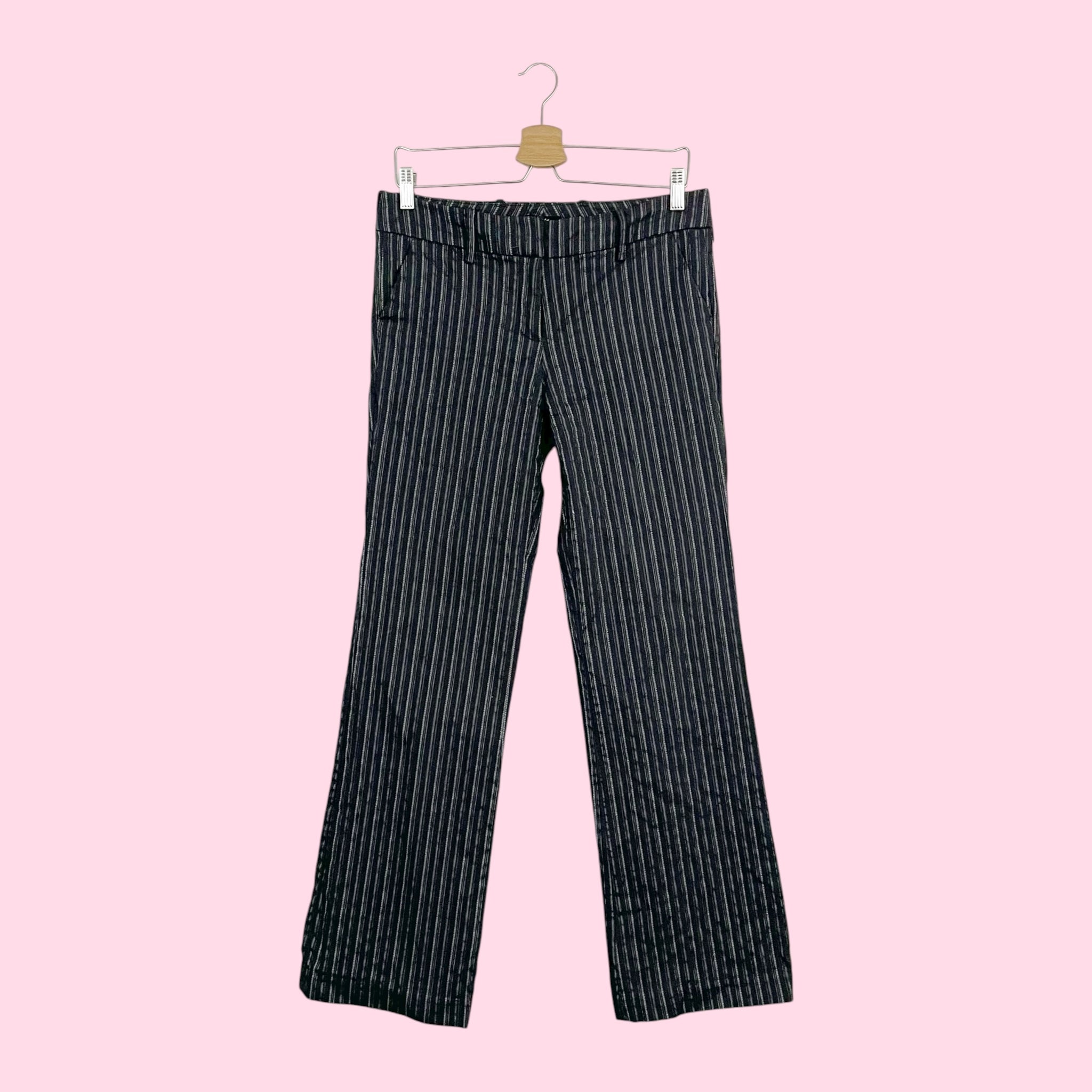 GRAY PINSTRIPE LOW RISE OFFICE PANTS (9/10)