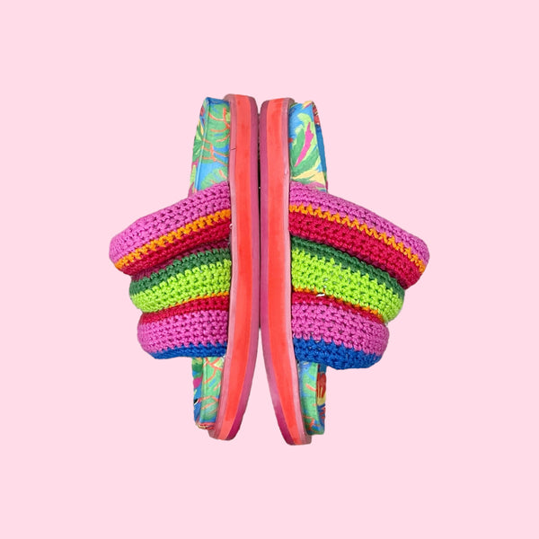 FARM RIO BLUE MACAW CROCHET ANATOMIC SLIDE SANDAL (8)
