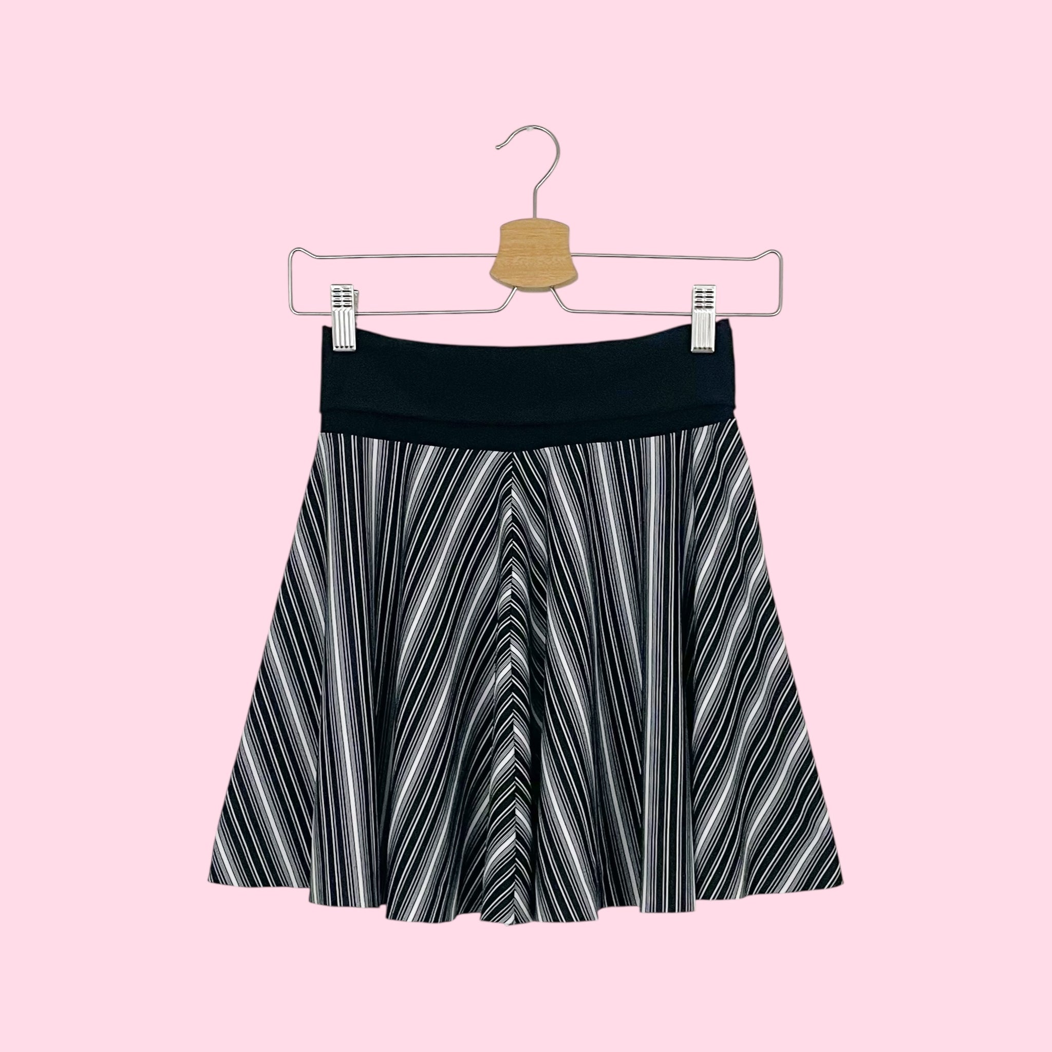 BLACK + WHITE STRIPED MINI SKIRT (S)