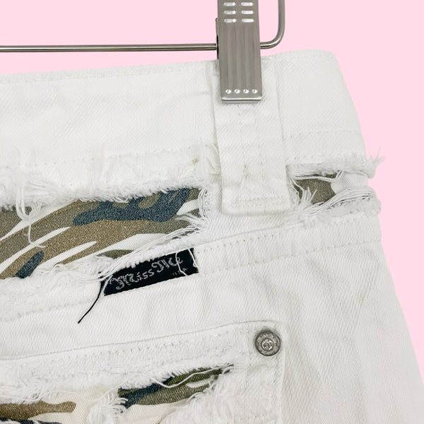Y2K MISS ME WHITE + CAMO DENIM MINI SKIRT (M)