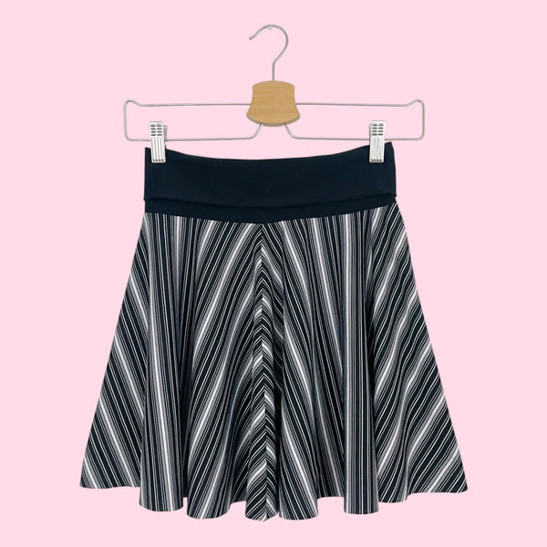 BLACK + WHITE STRIPED MINI SKIRT (S)
