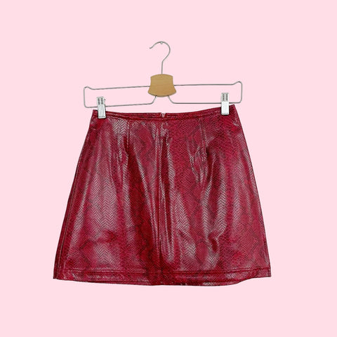 RED FAUX SNAKE MINI SKIRT (25/26)