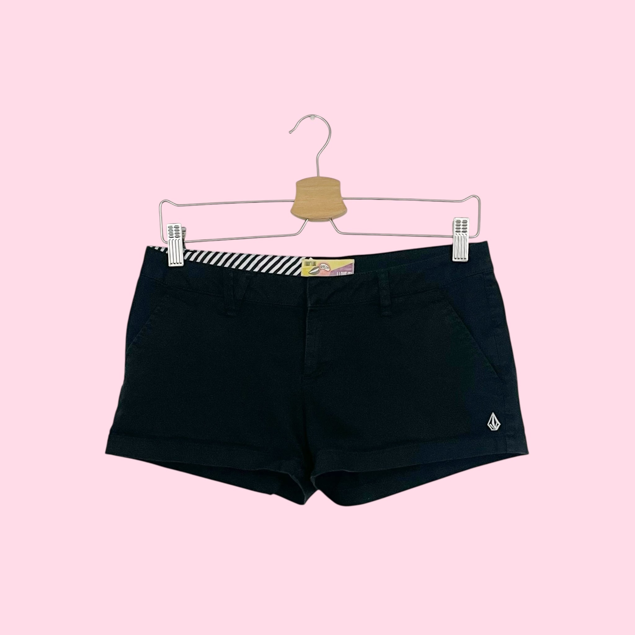 VOLCOM BLACK LOW RISE SHORTS (3)