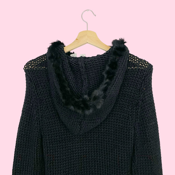 BLACK HOODED SWEATER W/ FUR TRIM (M)