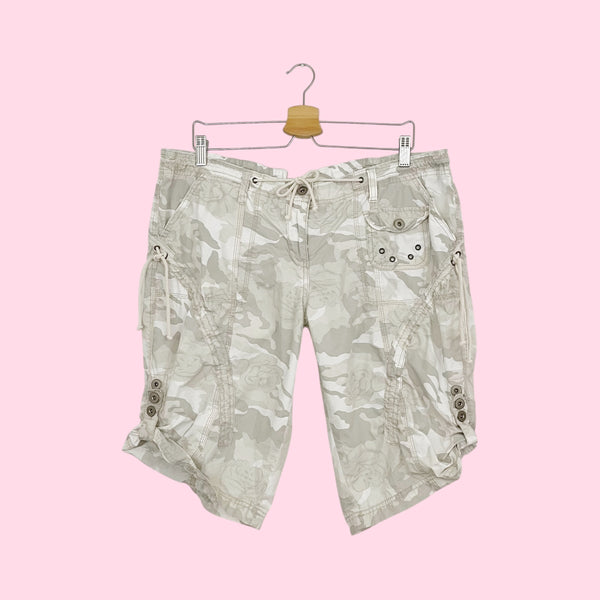 Y2K White Floral Camo Utility Shorts (18)