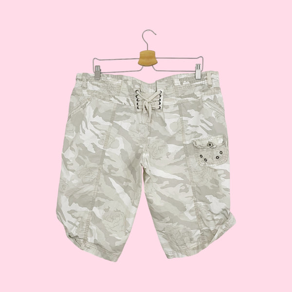 Y2K White Floral Camo Utility Shorts (18)