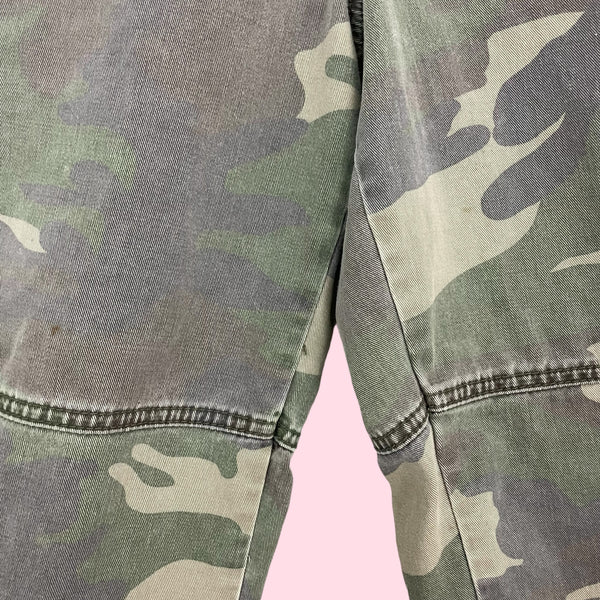 ABERCROMBIE CAMO WIDE LEG CARGO CAPRIS (8)