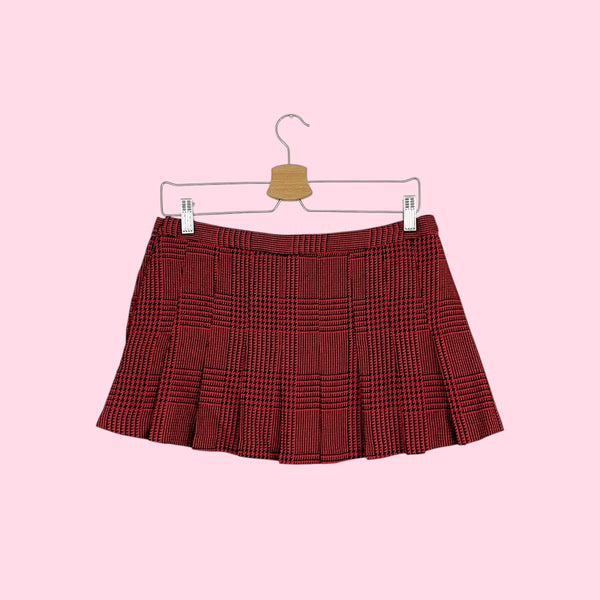 RED + BLACK HOUNDSTOOTH PLEATED LOW RISE MINI SKIRT (4/6)