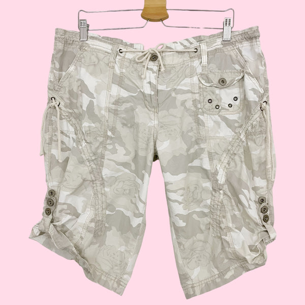 Y2K White Floral Camo Utility Shorts (18)