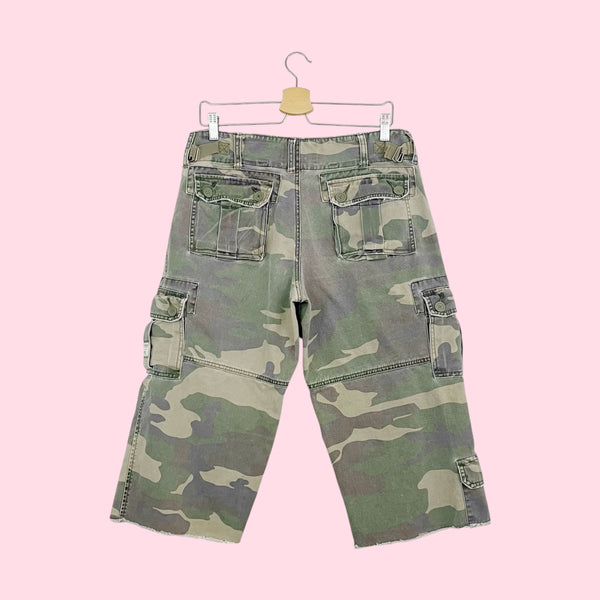 ABERCROMBIE CAMO WIDE LEG CARGO CAPRIS (8)