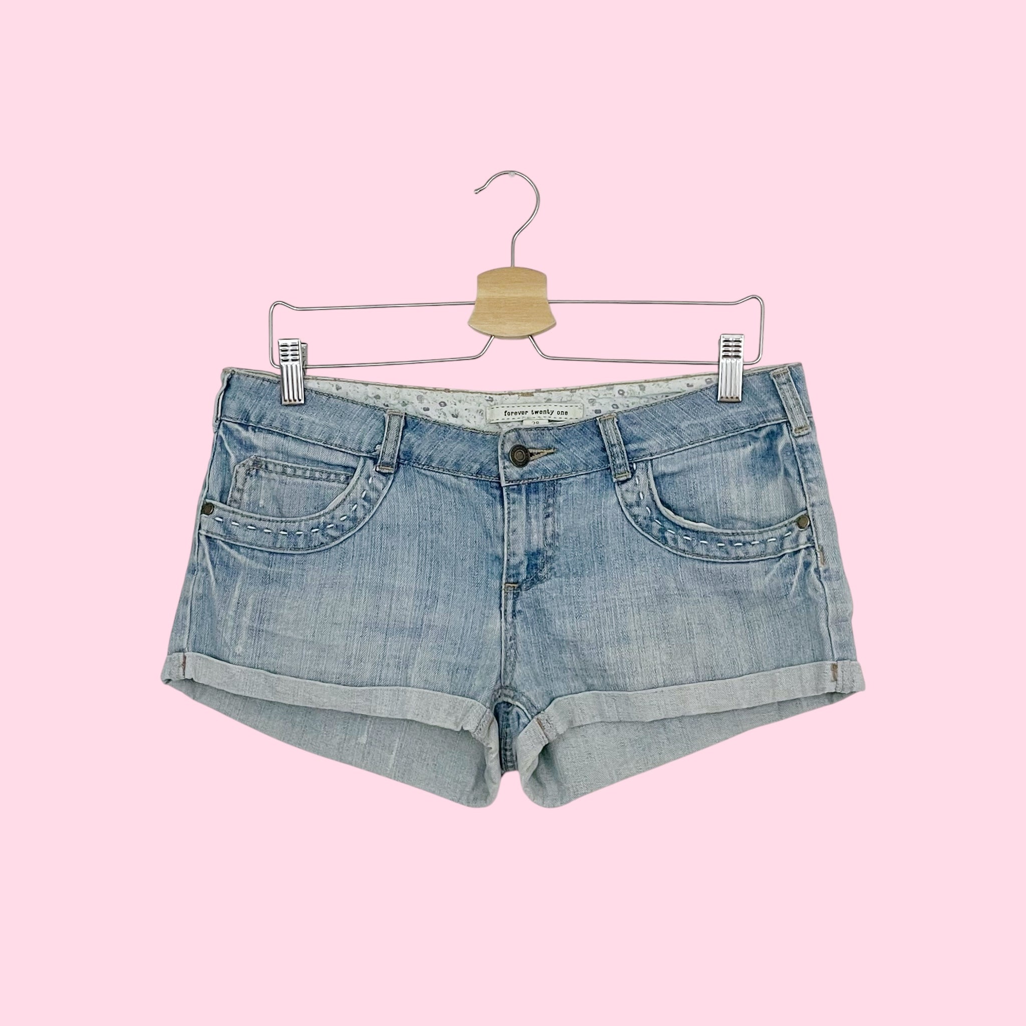 Y2K FOREVER 21 LOW RISE DENIM SHORTS (M)