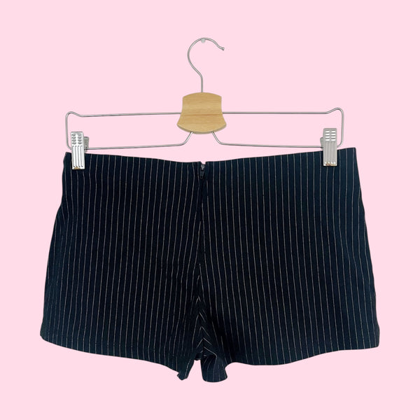 BLACK PINSTRIPE STRETCH LOW RISE SHORTS (M)