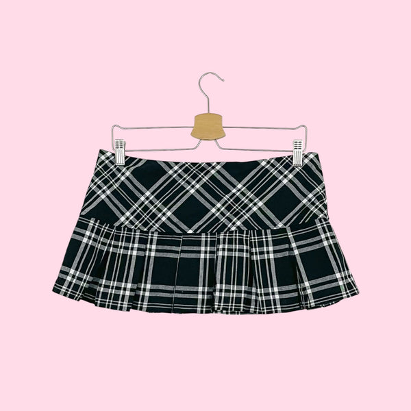 BLACK + WHITE PLAID MICRO MINI SKIRT (M)