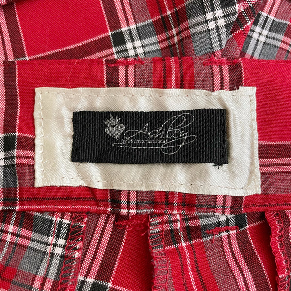 Y2K RED PLAID LOW RISE SHORTS (M)
