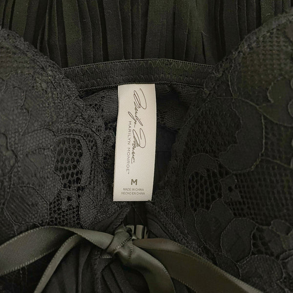 BLACK PLEATED PUSH UP OPEN FRONT TOP (S)