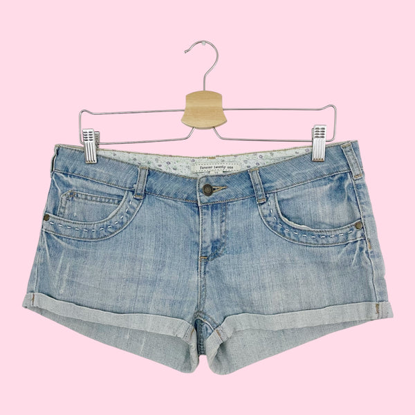 Y2K FOREVER 21 LOW RISE DENIM SHORTS (M)