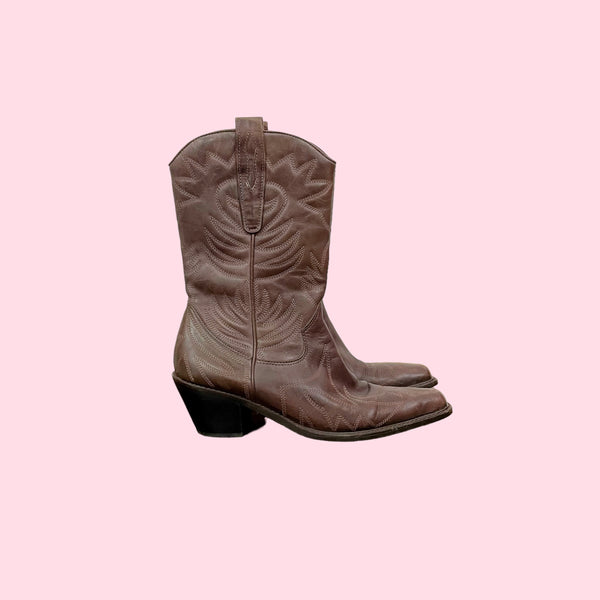 BROWN EMBROIDERED COWBOY BOOTS (7)