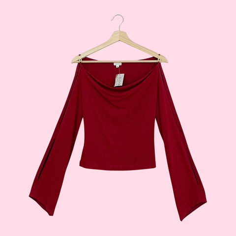 Y2K XOXO RED SLIT SLEEVE TOP (M)
