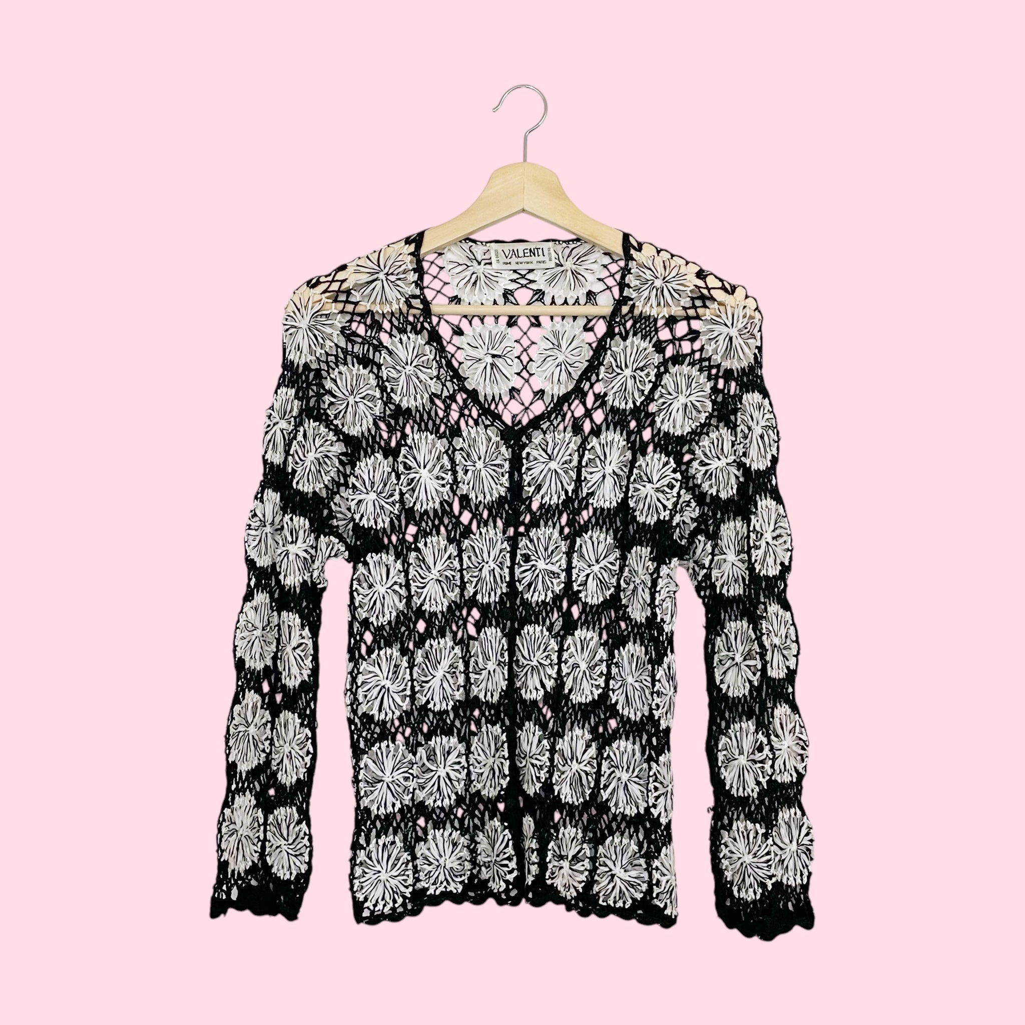 BLACK + WHITE FLORAL LOOSE KNIT CARDIGAN (M)