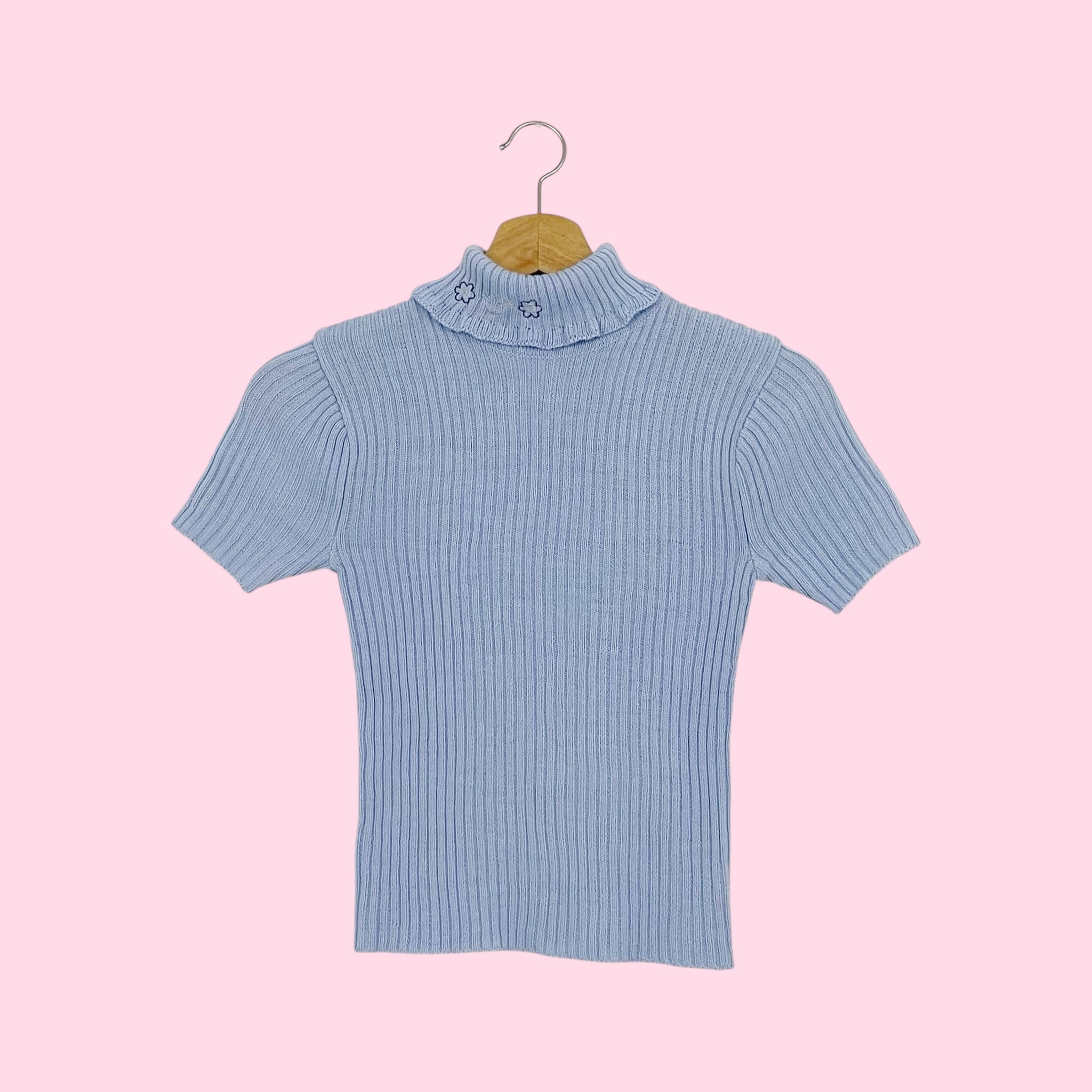 LIGHT BLUE KNIT TURTLENECK W/ EMBROIDERY (XS/S)