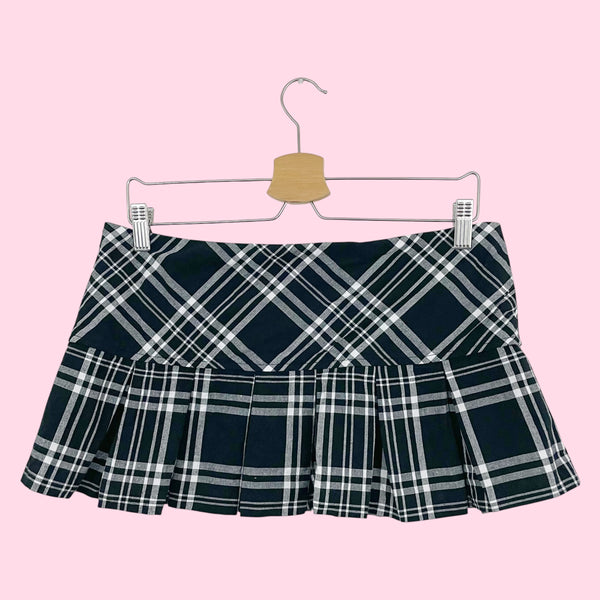 BLACK + WHITE PLAID MICRO MINI SKIRT (M)