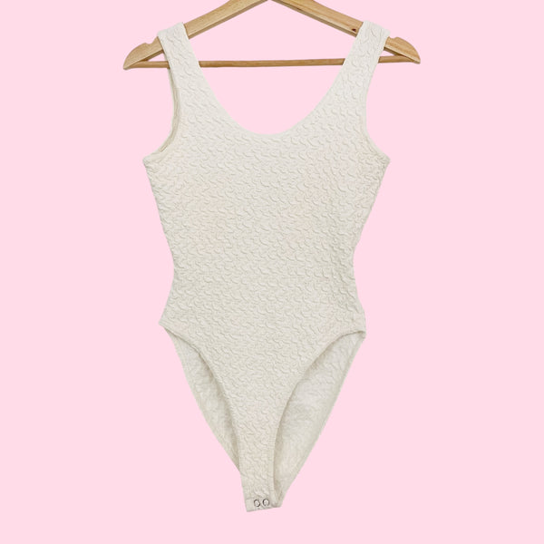 CREAM TEXTURED BODYSUIT (S)