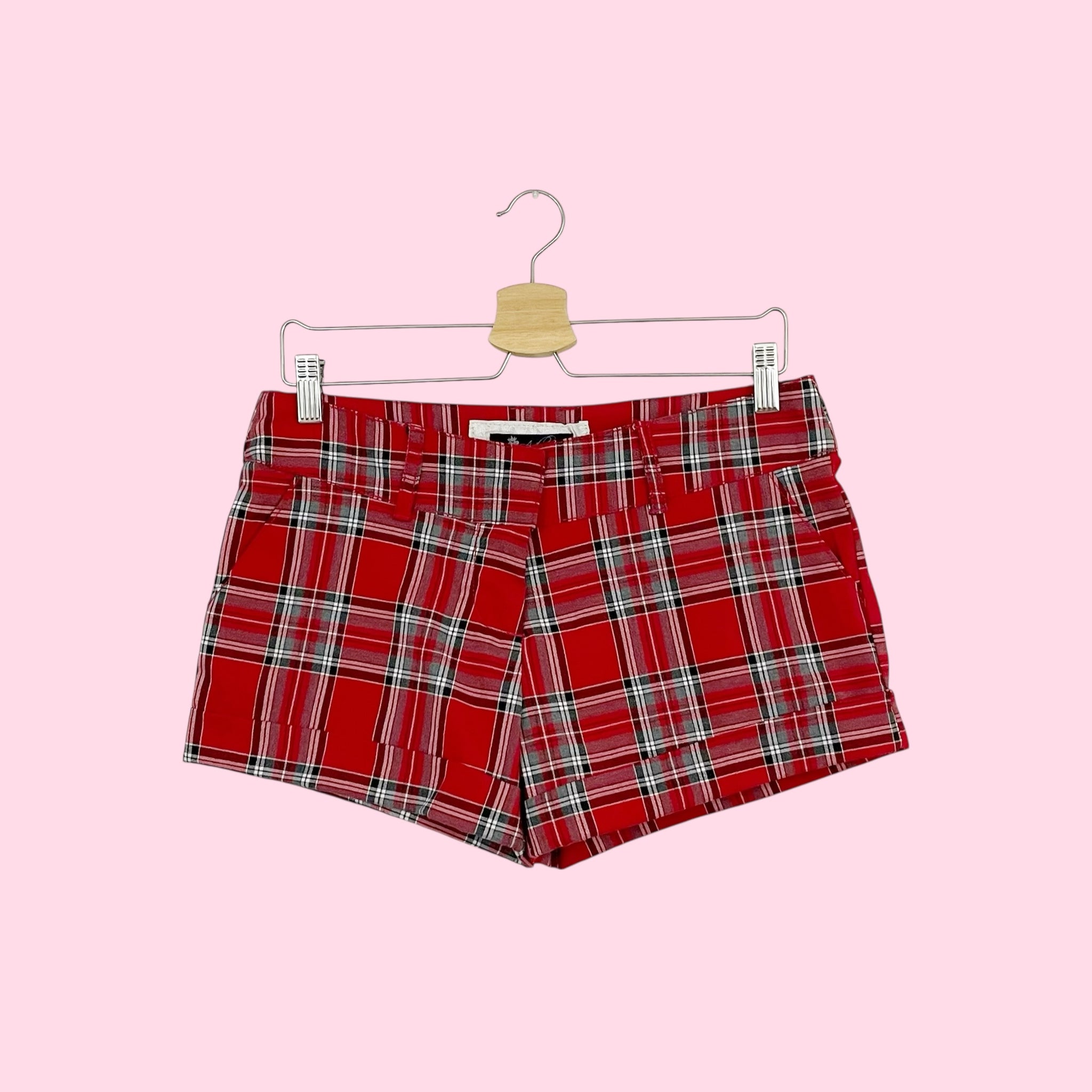 Y2K RED PLAID LOW RISE SHORTS (M)