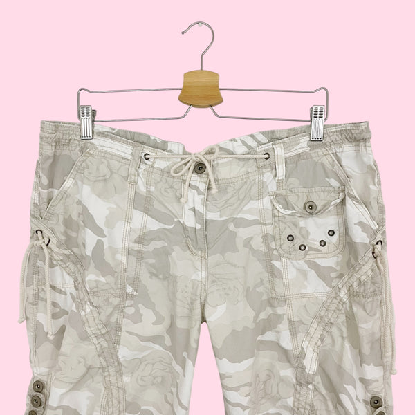 Y2K White Floral Camo Utility Shorts (18)