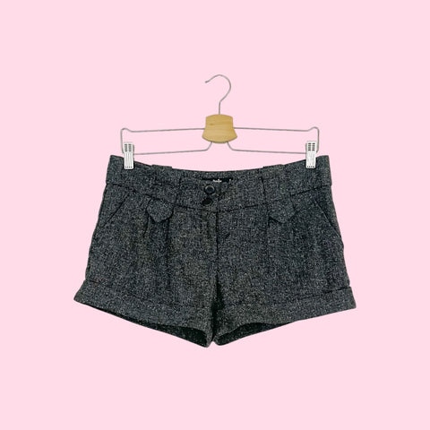 GRAY PLEATED LOW RISE SHORTS (M)