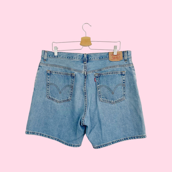 LEVI'S CLASSIC FIT DENIM SHORTS (18)