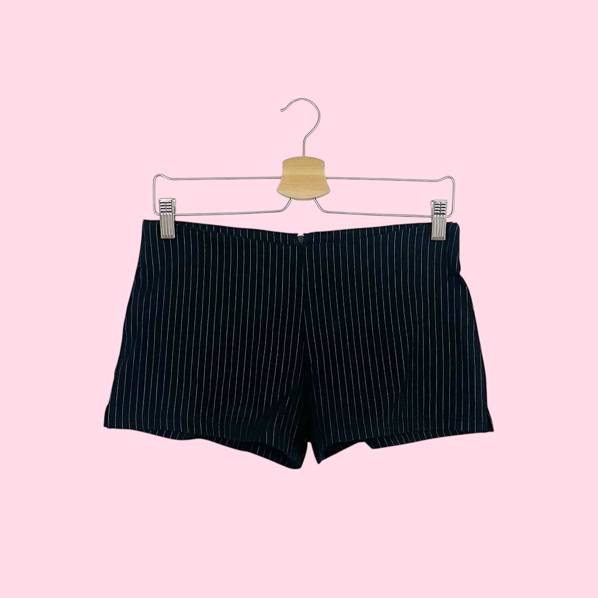 BLACK PINSTRIPE STRETCH LOW RISE SHORTS (M)