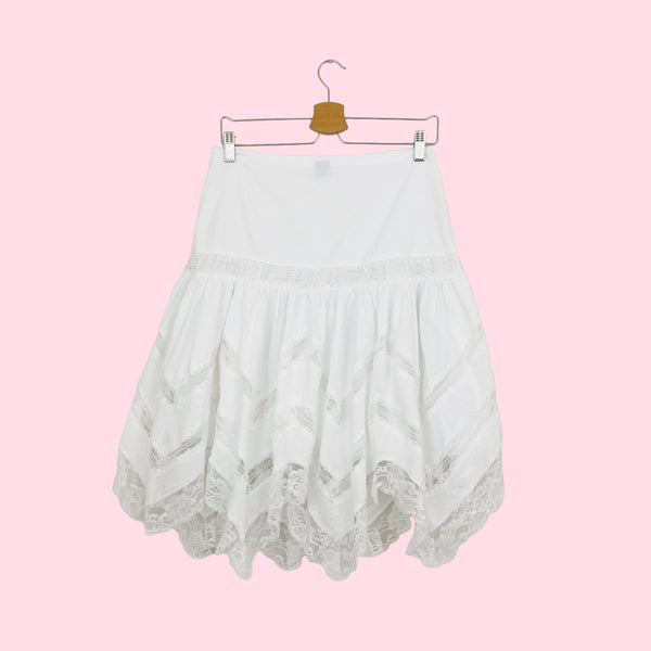 WHITE LACE TRIM ASYMMETRICAL SKIRT (S/M)