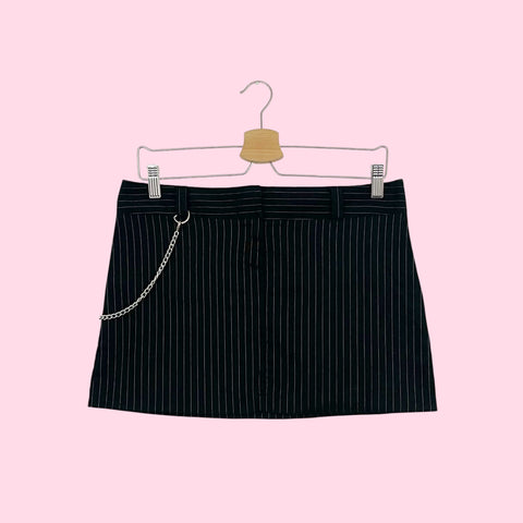 Y2K PINSTRIPE MINI SKIRT W/ CHAIN (M)