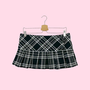 BLACK + WHITE PLAID MICRO MINI SKIRT (M)