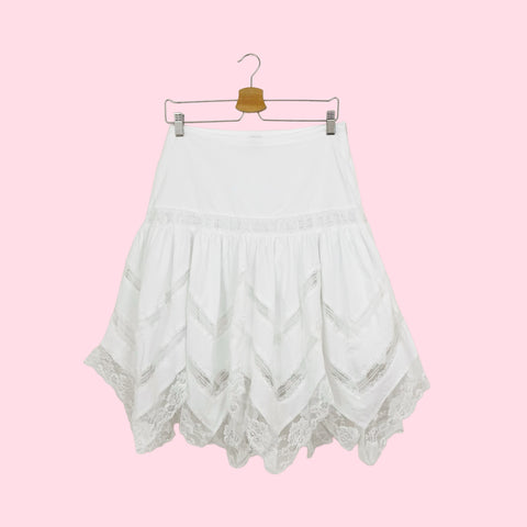 WHITE LACE TRIM ASYMMETRICAL SKIRT (S/M)