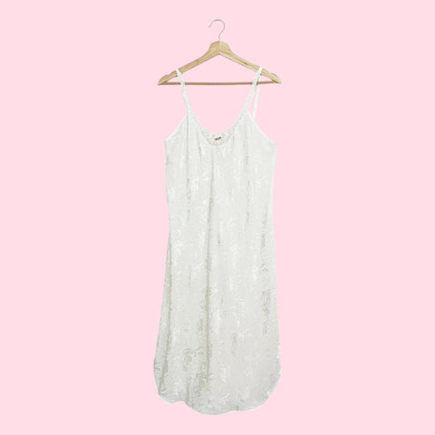 WHITE FLORAL EMBOSSED MIDI SLIP DRESS (M)