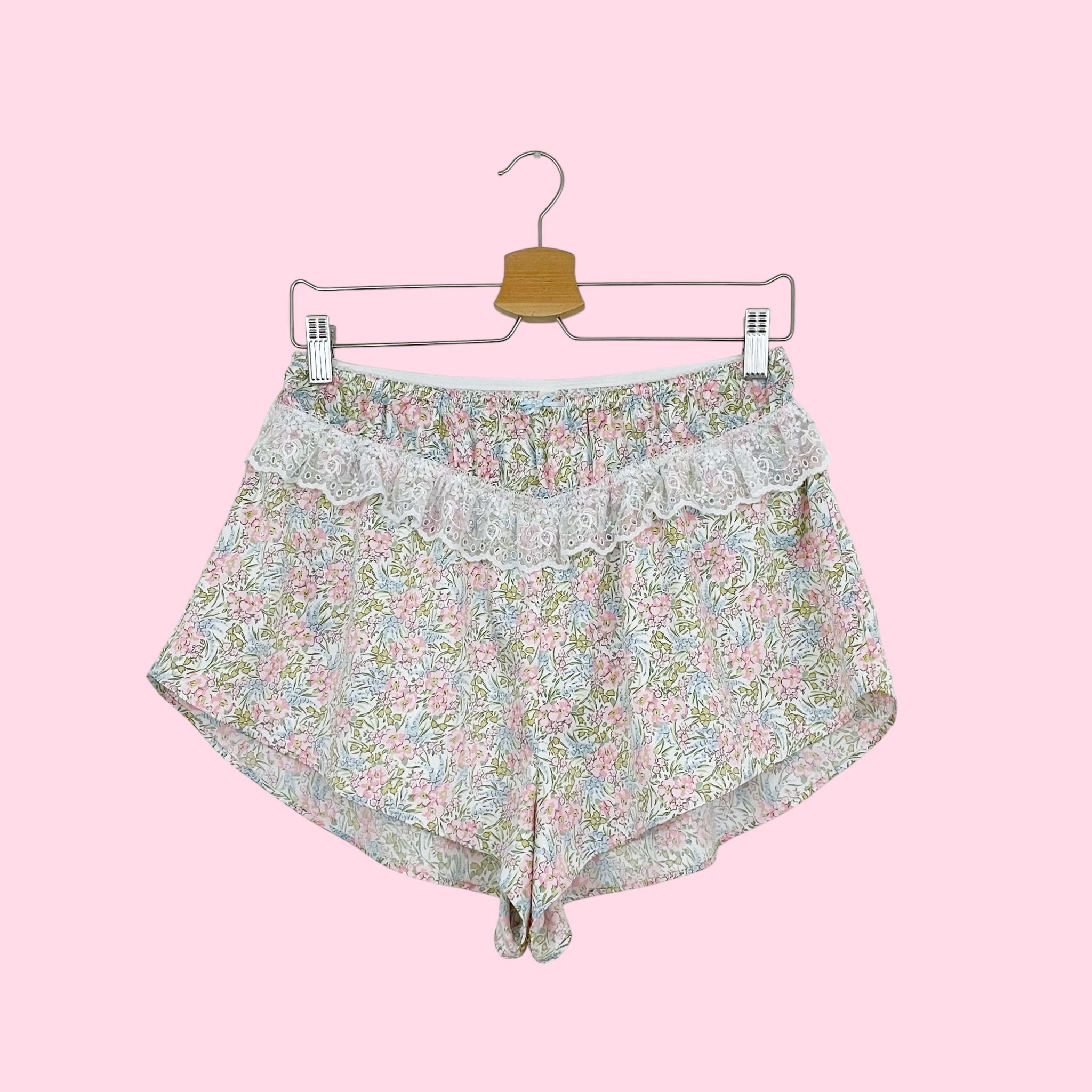 FOR LOVE & LEMONS FARRAH FLORAL SHORTS (L)